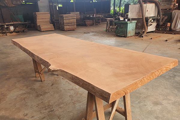 MERBAU LIVE EDGE